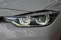 BMW 3シリーズ 320i ﾗｸﾞｼﾞｭｱﾘｰ　後期ﾓﾃﾞﾙ 正規D車 黒革 ﾋｰﾀｰ 純正ﾅﾋﾞ Bｶﾒﾗ Blouetoothｵｰﾃﾞｨｵ ACC LEDﾍｯﾄﾞﾗｲﾄ Sportﾓｰﾄﾞ 純正17ｲﾝﾁAW　2年保証付