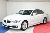 BMW 3シリーズ 320i ﾗｸﾞｼﾞｭｱﾘｰ　後期ﾓﾃﾞﾙ 正規D車 黒革 ﾋｰﾀｰ 純正ﾅﾋﾞ Bｶﾒﾗ Blouetoothｵｰﾃﾞｨｵ ACC LEDﾍｯﾄﾞﾗｲﾄ Sportﾓｰﾄﾞ 純正17ｲﾝﾁAW　2年保証付