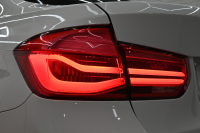 BMW 3シリーズ 320i ﾗｸﾞｼﾞｭｱﾘｰ　後期ﾓﾃﾞﾙ 正規D車 黒革 ﾋｰﾀｰ 純正ﾅﾋﾞ Bｶﾒﾗ Blouetoothｵｰﾃﾞｨｵ ACC LEDﾍｯﾄﾞﾗｲﾄ Sportﾓｰﾄﾞ 純正17ｲﾝﾁAW　2年保証付