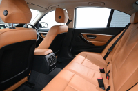 BMW 3シリーズ 320i ﾗｸﾞｼﾞｭｱﾘｰ　後期ﾓﾃﾞﾙ 正規D車 茶革 ﾋｰﾀｰ 純正ﾅﾋﾞ Bｶﾒﾗ Blouetoothｵｰﾃﾞｨｵ ACC LEDﾍｯﾄﾞﾗｲﾄ Sportﾓｰﾄﾞ 純正17ｲﾝﾁAW　2年保証付