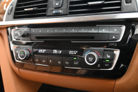 BMW 3シリーズ 320i ﾗｸﾞｼﾞｭｱﾘｰ　後期ﾓﾃﾞﾙ 正規D車 茶革 ﾋｰﾀｰ 純正ﾅﾋﾞ Bｶﾒﾗ Blouetoothｵｰﾃﾞｨｵ ACC LEDﾍｯﾄﾞﾗｲﾄ Sportﾓｰﾄﾞ 純正17ｲﾝﾁAW　2年保証付
