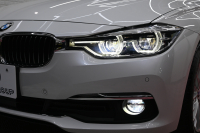 BMW 3シリーズ 320i ﾗｸﾞｼﾞｭｱﾘｰ　後期ﾓﾃﾞﾙ 正規D車 茶革 ﾋｰﾀｰ 純正ﾅﾋﾞ Bｶﾒﾗ Blouetoothｵｰﾃﾞｨｵ ACC LEDﾍｯﾄﾞﾗｲﾄ Sportﾓｰﾄﾞ 純正17ｲﾝﾁAW　2年保証付