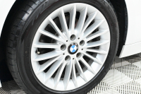 BMW 3シリーズ 320i ﾗｸﾞｼﾞｭｱﾘｰ　後期ﾓﾃﾞﾙ 正規D車 茶革 ﾋｰﾀｰ 純正ﾅﾋﾞ Bｶﾒﾗ Blouetoothｵｰﾃﾞｨｵ ACC LEDﾍｯﾄﾞﾗｲﾄ Sportﾓｰﾄﾞ 純正17ｲﾝﾁAW　2年保証付