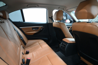 BMW 3シリーズ 320i ﾗｸﾞｼﾞｭｱﾘｰ　後期ﾓﾃﾞﾙ 正規D車 茶革 ﾋｰﾀｰ 純正ﾅﾋﾞ Bｶﾒﾗ Blouetoothｵｰﾃﾞｨｵ ACC LEDﾍｯﾄﾞﾗｲﾄ Sportﾓｰﾄﾞ 純正17ｲﾝﾁAW　2年保証付