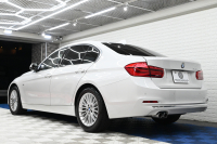 BMW 3シリーズ 320i ﾗｸﾞｼﾞｭｱﾘｰ　後期ﾓﾃﾞﾙ 正規D車 茶革 ﾋｰﾀｰ 純正ﾅﾋﾞ Bｶﾒﾗ Blouetoothｵｰﾃﾞｨｵ ACC LEDﾍｯﾄﾞﾗｲﾄ Sportﾓｰﾄﾞ 純正17ｲﾝﾁAW　2年保証付