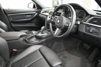 BMW 3シリーズ 320i ﾂｰﾘﾝｸﾞ Mｽﾎﾟｰﾂ　正規D車 後期ﾓﾃﾞﾙ ACC 黒革 純正iDriveﾅﾋﾞ Bｶﾒﾗ Carplay Blouetoothｵｰﾃﾞｨｵ LEDﾍｯﾄﾞﾗｲﾄ SPORTﾓｰﾄﾞ 自動Rｹﾞｰﾄ  Mｴｱﾛ&18ｲﾝﾁAW 自動ﾄﾗﾝｸ　2年保証付