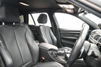 BMW 3シリーズ 320i ﾂｰﾘﾝｸﾞ Mｽﾎﾟｰﾂ　正規D車 後期ﾓﾃﾞﾙ ACC 黒革 純正iDriveﾅﾋﾞ Bｶﾒﾗ Carplay Blouetoothｵｰﾃﾞｨｵ LEDﾍｯﾄﾞﾗｲﾄ SPORTﾓｰﾄﾞ 自動Rｹﾞｰﾄ  Mｴｱﾛ&18ｲﾝﾁAW 自動ﾄﾗﾝｸ　2年保証付