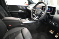 メルセデスベンツ Bクラス B220d AMGﾗｲﾝ&ﾚｻﾞｰｴｸｽｸﾙｰｼﾌﾞPKG ﾚｰﾀﾞｰSP　後期ﾓﾃﾞﾙ ACC 黒革 MBUXﾅﾋﾞ TV Bｶﾒﾗ HUD ｶｰﾎﾞﾝ調ｲﾝﾃﾘｱ ｺﾝﾌｫｰﾄｻｽﾍﾟﾝｼｮﾝ AMGｴｱﾛ&18ｲﾝﾁAW　2年保証