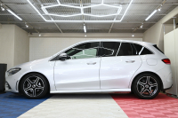 メルセデスベンツ Bクラス B220d AMGﾗｲﾝ&ﾚｻﾞｰｴｸｽｸﾙｰｼﾌﾞPKG ﾚｰﾀﾞｰSP　後期ﾓﾃﾞﾙ ACC 黒革 MBUXﾅﾋﾞ TV Bｶﾒﾗ HUD ｶｰﾎﾞﾝ調ｲﾝﾃﾘｱ ｺﾝﾌｫｰﾄｻｽﾍﾟﾝｼｮﾝ AMGｴｱﾛ&18ｲﾝﾁAW　2年保証