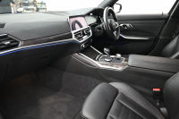 BMW 3シリーズ 320d ﾂｰﾘﾝｸﾞ Mｽﾎﾟｰﾂ ｺﾝﾌｫｰﾄ&ﾊｲﾗｲﾝPKG　正規D車 ACC ｺﾝﾌｫｰﾄA ｲﾝﾃﾘｼﾞｪﾝﾄS 黒革 純正Idriveﾅﾋﾞ 360ｶﾒﾗ Carplay Blouetoothｵｰﾃﾞｨｵ 自動Rｹﾞｰﾄ Sportﾓｰﾄﾞ LEDﾍｯﾄﾞﾗｲﾄ 純正19ｲﾝﾁAW　2年保証付