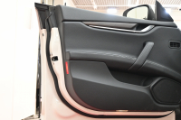 マセラティ ギブリ ﾍﾞｰｽｸﾞﾚｰﾄﾞ　中期ﾓﾃﾞﾙ ACC BSM 茶革 ﾋｰﾀｰ 8.4ｲﾝﾁﾅﾋﾞ TV Bｶﾒﾗ Carplay Blouetoothｵｰﾃﾞｨｵ ﾗﾃﾞｨｶｲﾝﾃﾘｱ Sportﾓｰﾄﾞ ｼﾙﾊﾞｰｷｬﾘﾊﾟｰ 純正19ｲﾝﾁAW　2年保証