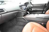 マセラティ ギブリ ﾍﾞｰｽｸﾞﾚｰﾄﾞ　中期ﾓﾃﾞﾙ ACC BSM 茶革 ﾋｰﾀｰ 8.4ｲﾝﾁﾅﾋﾞ TV Bｶﾒﾗ Carplay Blouetoothｵｰﾃﾞｨｵ ﾗﾃﾞｨｶｲﾝﾃﾘｱ Sportﾓｰﾄﾞ ｼﾙﾊﾞｰｷｬﾘﾊﾟｰ 純正19ｲﾝﾁAW　2年保証