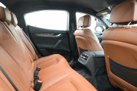 マセラティ ギブリ ﾍﾞｰｽｸﾞﾚｰﾄﾞ　中期ﾓﾃﾞﾙ ACC BSM 茶革 ﾋｰﾀｰ 8.4ｲﾝﾁﾅﾋﾞ TV Bｶﾒﾗ Carplay Blouetoothｵｰﾃﾞｨｵ ﾗﾃﾞｨｶｲﾝﾃﾘｱ Sportﾓｰﾄﾞ ｼﾙﾊﾞｰｷｬﾘﾊﾟｰ 純正19ｲﾝﾁAW　2年保証