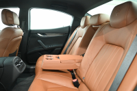 マセラティ ギブリ ﾍﾞｰｽｸﾞﾚｰﾄﾞ　中期ﾓﾃﾞﾙ ACC BSM 茶革 ﾋｰﾀｰ 8.4ｲﾝﾁﾅﾋﾞ TV Bｶﾒﾗ Carplay Blouetoothｵｰﾃﾞｨｵ ﾗﾃﾞｨｶｲﾝﾃﾘｱ Sportﾓｰﾄﾞ ｼﾙﾊﾞｰｷｬﾘﾊﾟｰ 純正19ｲﾝﾁAW　2年保証