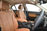 BMW 3シリーズ 320i ﾗｸﾞｼﾞｭｱﾘｰ　後期ﾓﾃﾞﾙ 1ｵｰﾅｰ ﾌﾞﾗｳﾝﾚｻﾞｰ IDriveﾅﾋﾞ ﾊﾞｯｸｶﾒﾗ Blouetoothｵｰﾃﾞｨｵ ｱﾀﾞﾌﾟﾃｨﾌﾞｸﾙｰｽﾞｺﾝﾄﾛｰﾙ LEDﾍｯﾄﾞﾗｲﾄ ﾊﾟｰｷﾝｸﾞｾﾝｻｰ 純正17ｲﾝﾁAW　2年保証