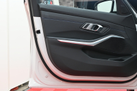 BMW 3シリーズ 320d XDrive ﾂｰﾘﾝｸﾞ Mｽﾎﾟｰﾂ　1ｵﾅ ﾊﾟﾉﾗﾏR ｲﾝﾃﾘS ACC LKA/LDW ﾊｰﾌ革 純正ﾅﾋﾞTV Carplay Mｴｱﾛ&18ｲﾝﾁAW LED　2年保証付