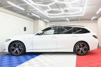 BMW 3シリーズ 320d XDrive ﾂｰﾘﾝｸﾞ Mｽﾎﾟｰﾂ　1ｵﾅ ﾊﾟﾉﾗﾏR ｲﾝﾃﾘS ACC LKA/LDW ﾊｰﾌ革 純正ﾅﾋﾞTV Carplay Mｴｱﾛ&18ｲﾝﾁAW LED　2年保証付