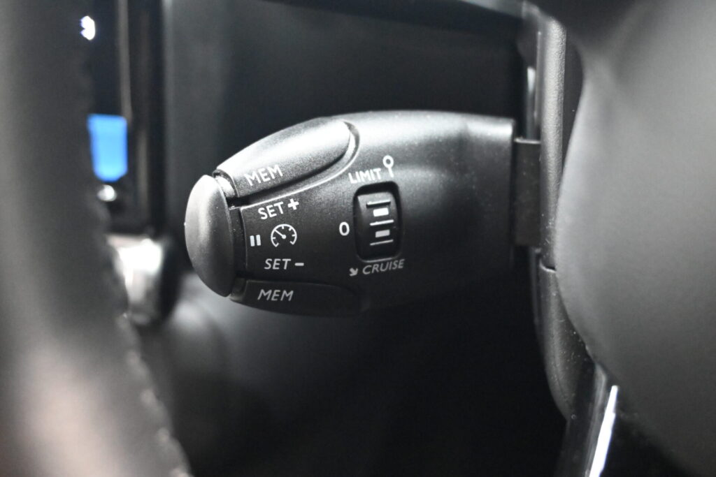 シトロエン C3 シャイン 使い勝手の良い安心装備とスタイリッシュな一台