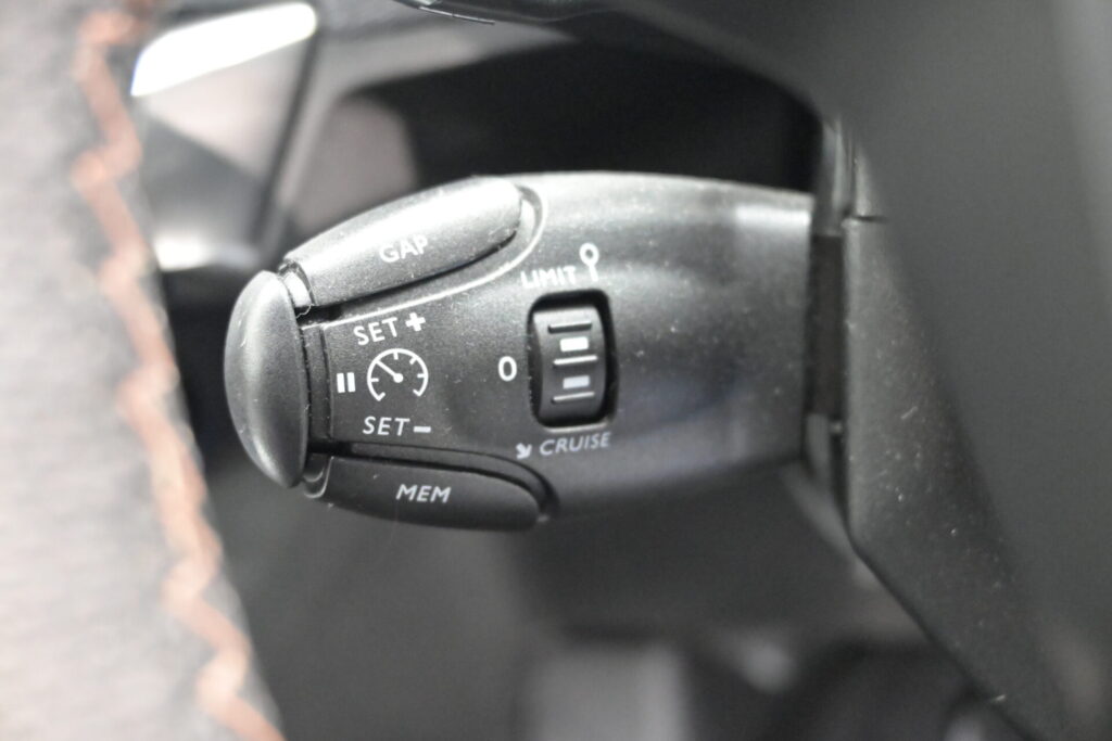 プジョー 3008 GTライン 街乗りからロングドライブまで対応できるSUV