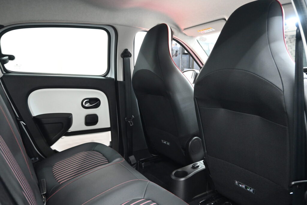 特別仕様車ルノー トゥインゴ ルコックスポルティフ 上質で遊び心ある一台