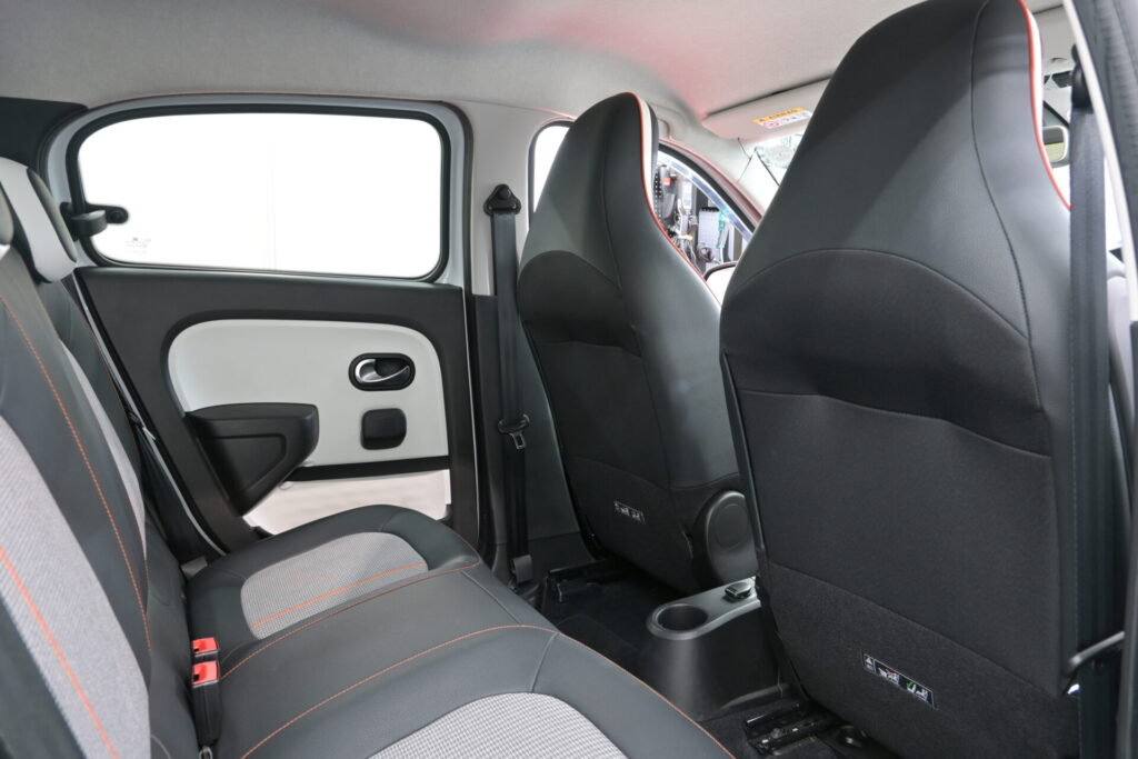 ルノー トゥインゴ バイブス 特別仕様の輸入コンパクトで毎日を楽しく