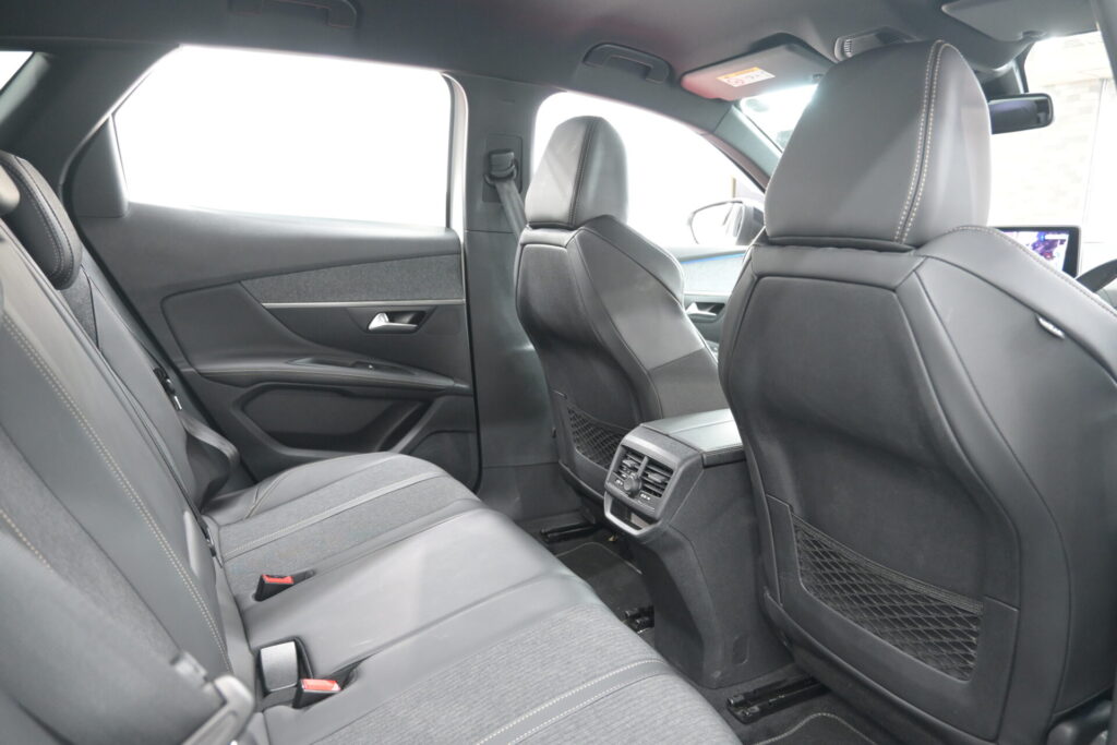 プジョー 3008 GTライン 街乗りからロングドライブまで対応できるSUV