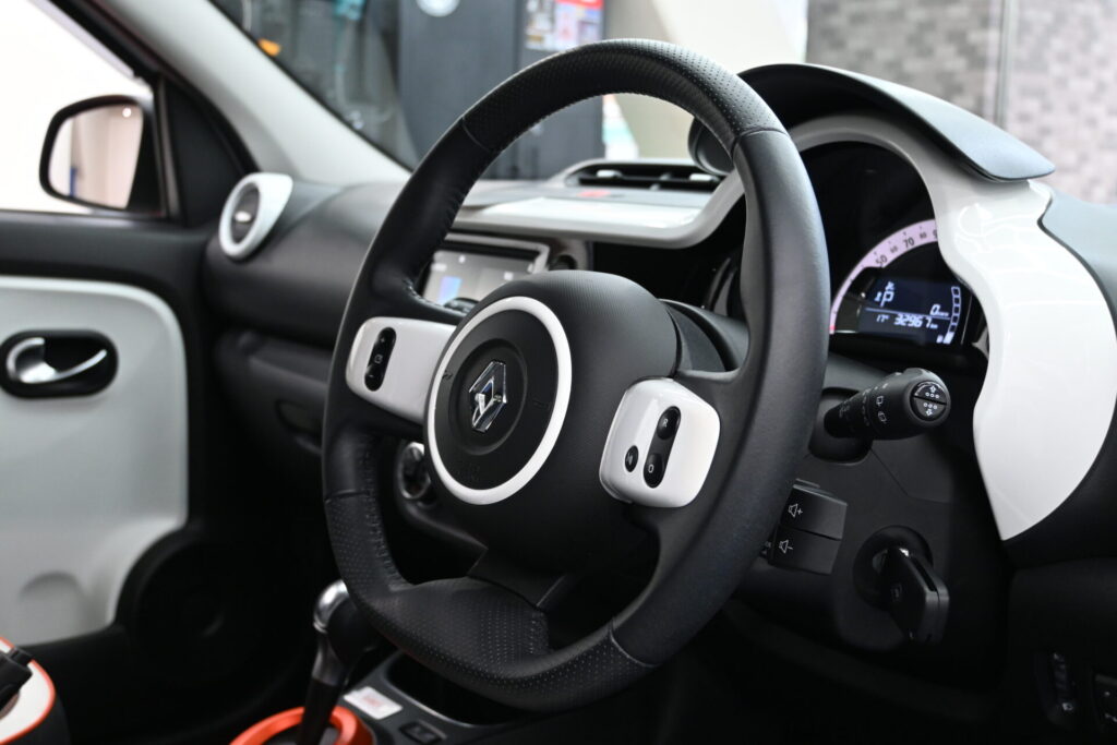 ルノー トゥインゴ バイブス 特別仕様の輸入コンパクトで毎日を楽しく