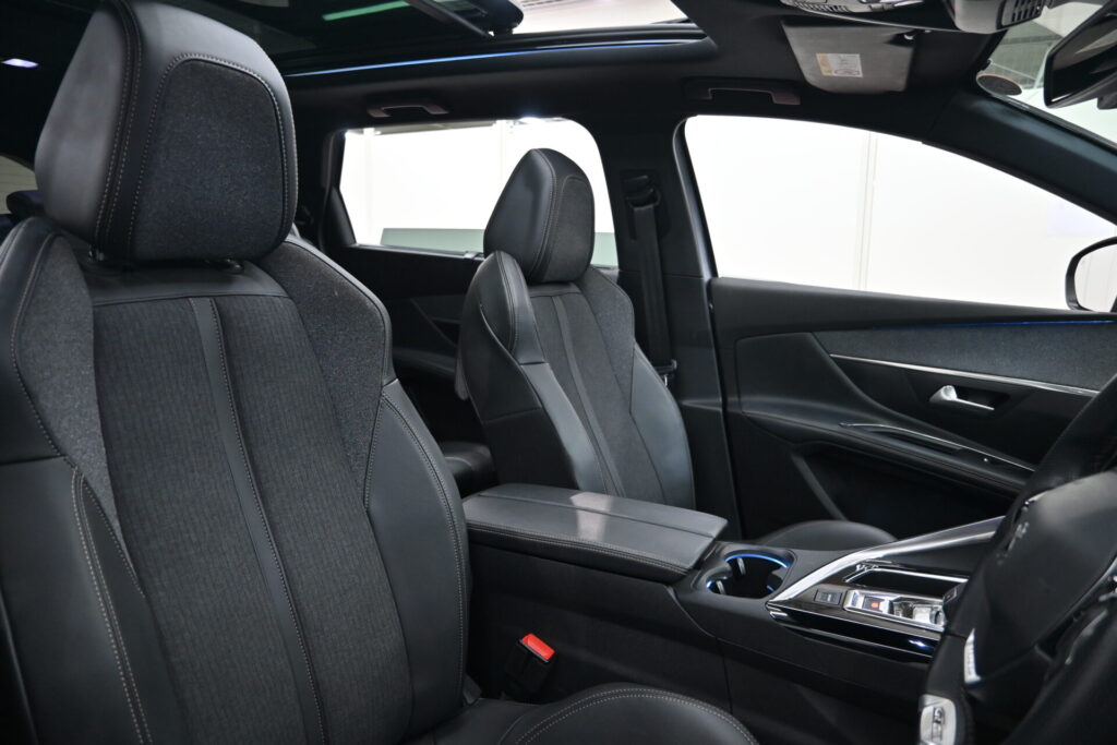 プジョー 5008 GTライン 安心装備と快適性能を備えた一台