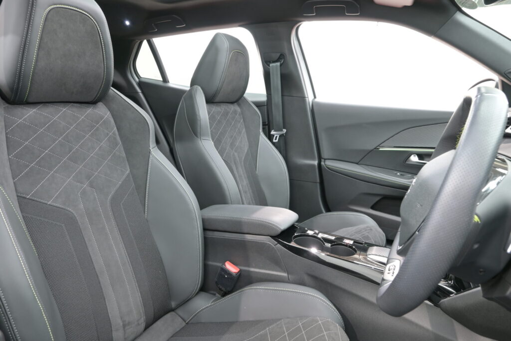 街乗りからお出かけまで！プジョー 2008 GTの魅力