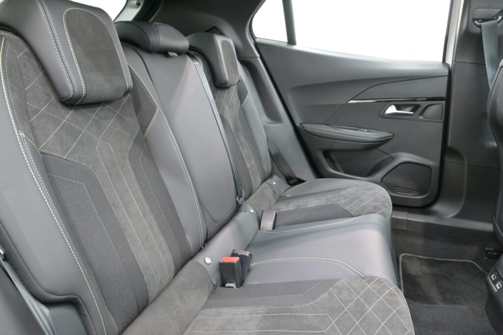 街乗りからお出かけまで！プジョー 2008 GTの魅力