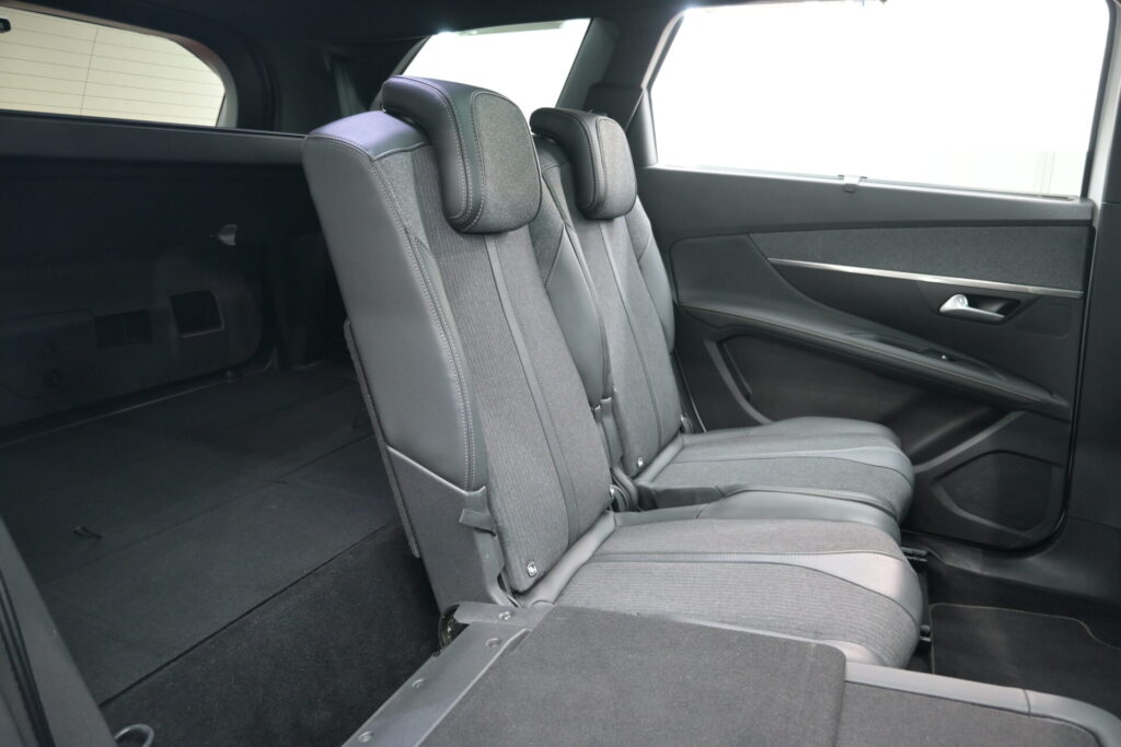 プジョー 5008 GT 安心装備と実用性のある一台