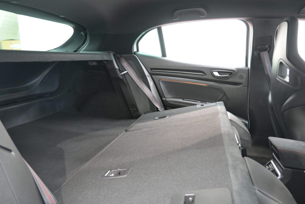 ルノー メガーヌ RSトロフィー 街乗りからワインディングまで