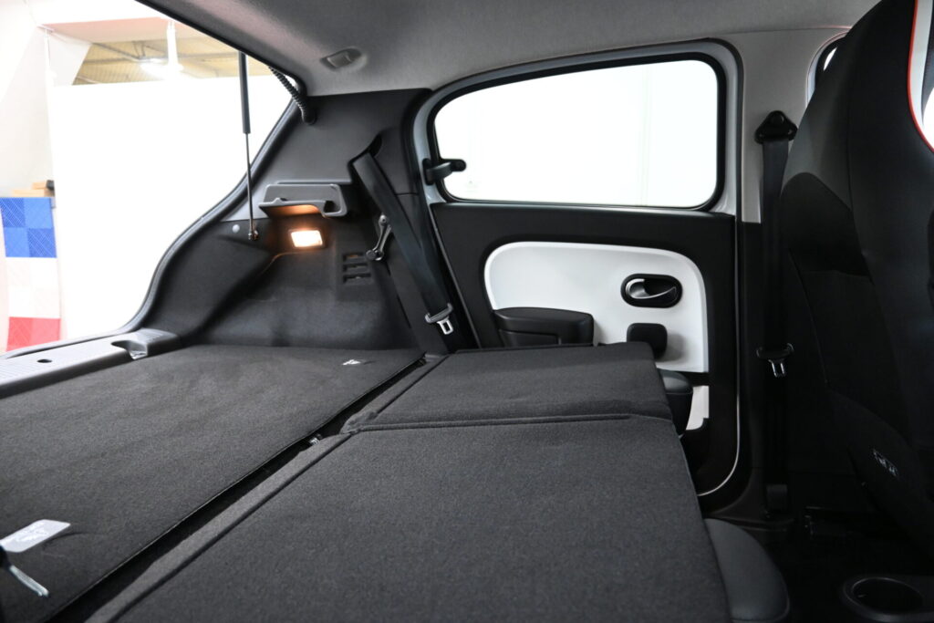 ルノー トゥインゴ バイブス 特別仕様の輸入コンパクトで毎日を楽しく