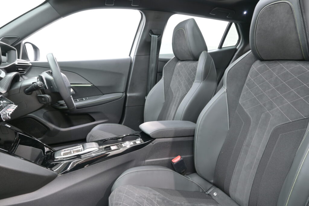 街乗りからお出かけまで！プジョー 2008 GTの魅力