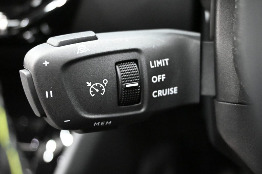 街乗りからお出かけまで！プジョー 2008 GTの魅力