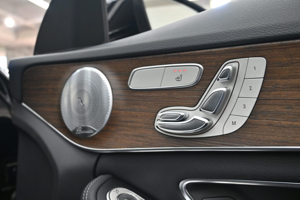 メルセデス・ベンツ C220d ワゴン 実用性と快適性を両立した一台