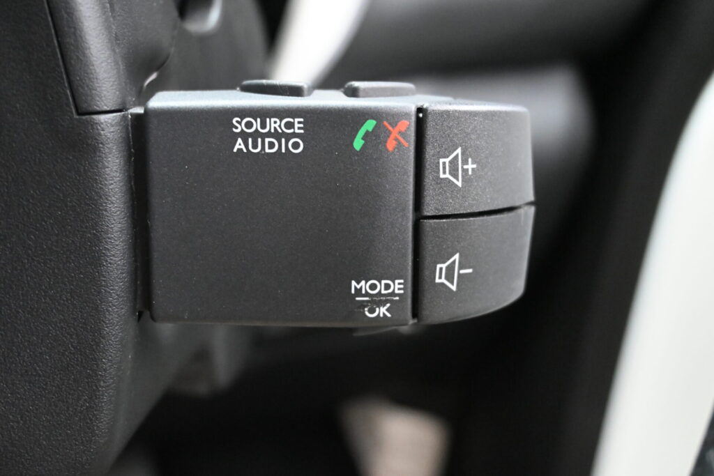 ルノー トゥインゴ バイブス 特別仕様の輸入コンパクトで毎日を楽しく