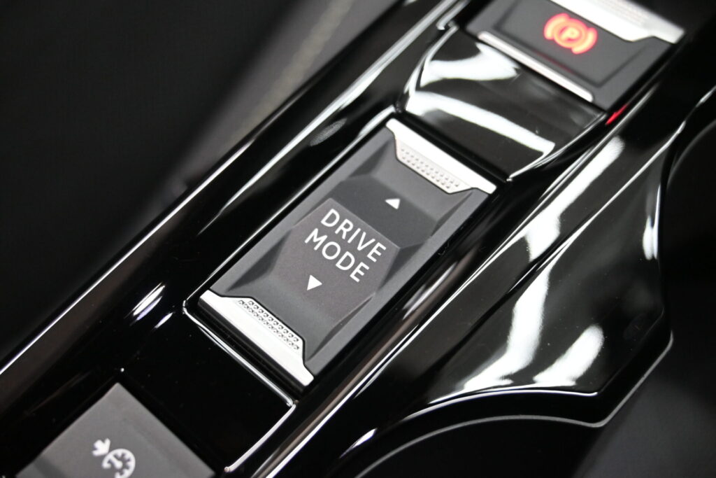 街乗りからお出かけまで！プジョー 2008 GTの魅力