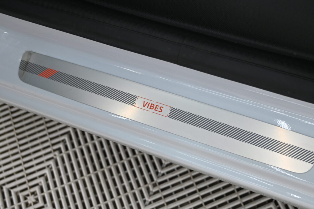 ルノー トゥインゴ バイブス 特別仕様の輸入コンパクトで毎日を楽しく