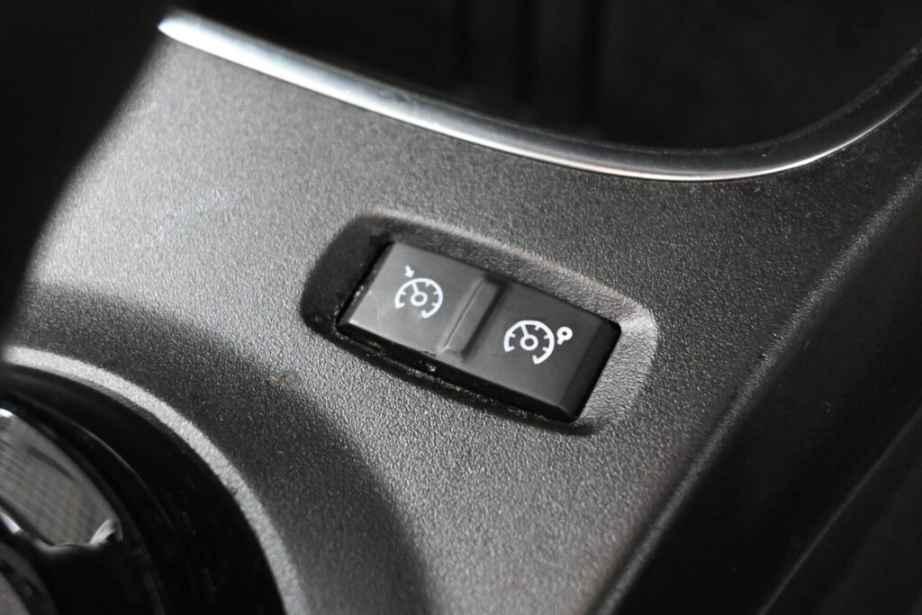 街乗りが楽しい！ルノー トゥインゴ インテンス キャンバストップ