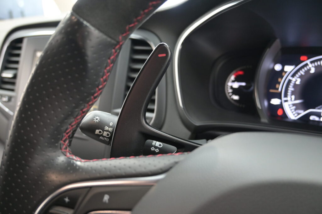 ルノー メガーヌ RSトロフィー 街乗りからワインディングまで