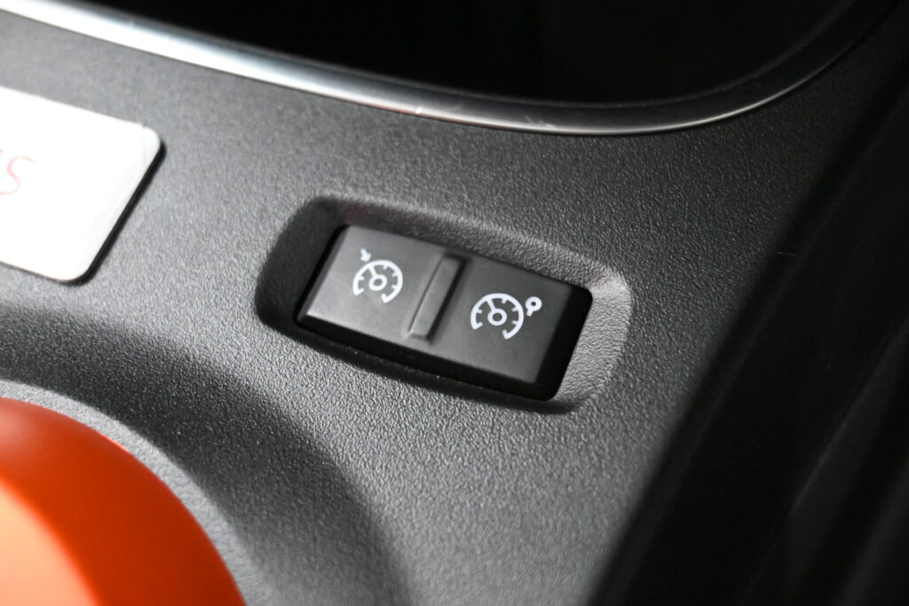 ルノー トゥインゴ バイブス 特別仕様の輸入コンパクトで毎日を楽しく