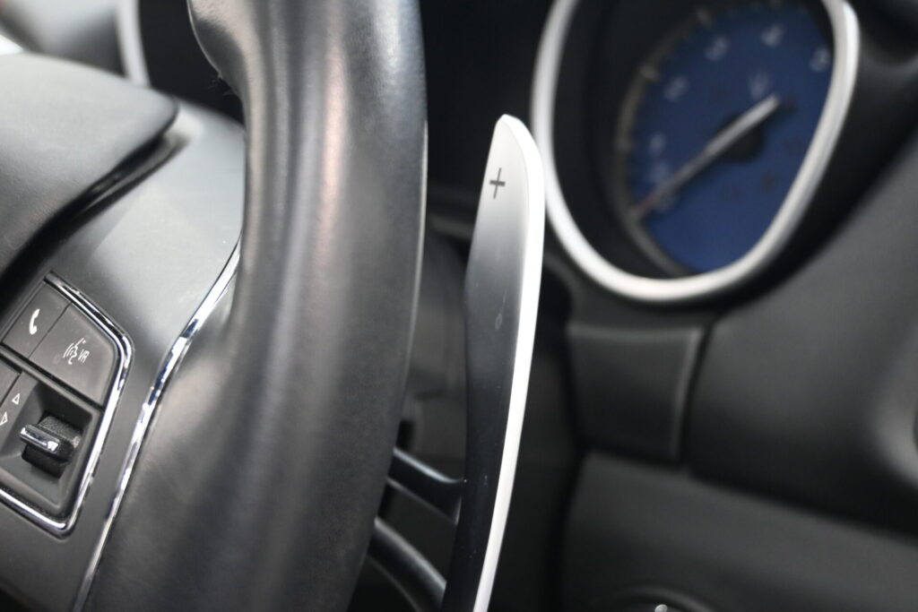 マセラティ ギブリ S 安心の保証付で楽しむラグジュアリーセダン