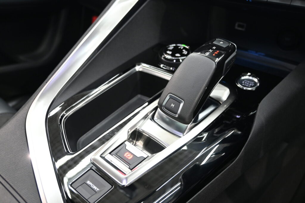 安心装備充実！プジョー 5008 クロスシティ BlueHDi の魅力