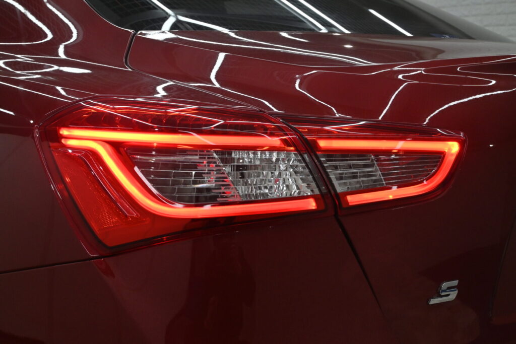 マセラティ ギブリ S 安心の保証付で楽しむラグジュアリーセダン