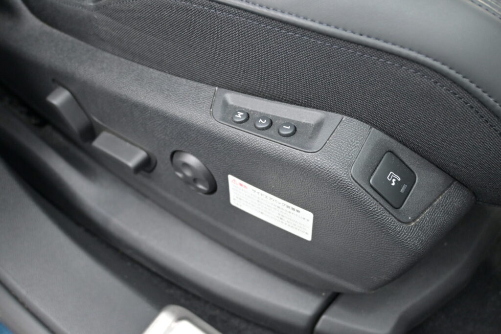 プジョー 3008 GT HYBRID4 安心の安全装備と実用性