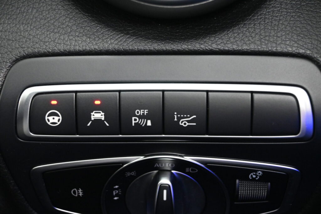 メルセデス・ベンツC220d 走りと安全を両立した一台