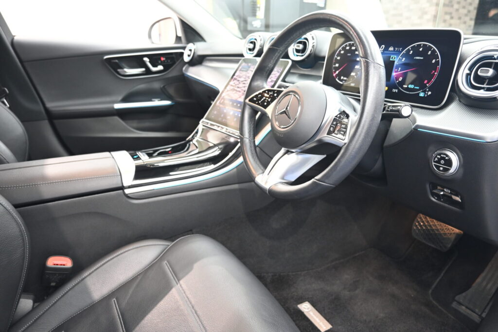 上質な走りと実用性のメルセデスベンツ Cクラス C200 4MATIC AVG