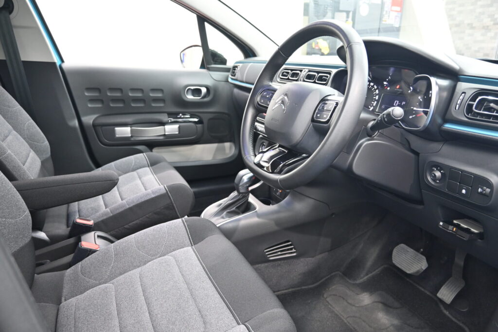 シトロエン C3 シャイン 使い勝手の良い安心装備とスタイリッシュな一台