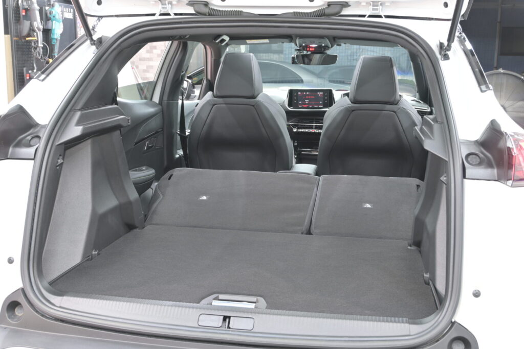 街乗りからお出かけまで！プジョー 2008 GTの魅力